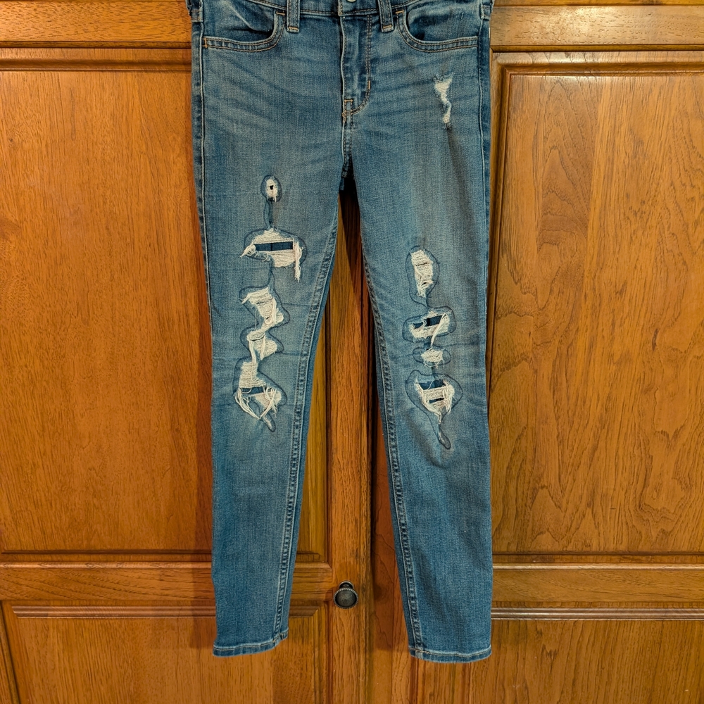 Abercrombie & Fitch Ripped Ankle Jeans in Blue